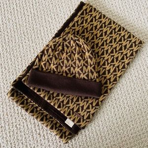 Michael Kors hat/scarf set